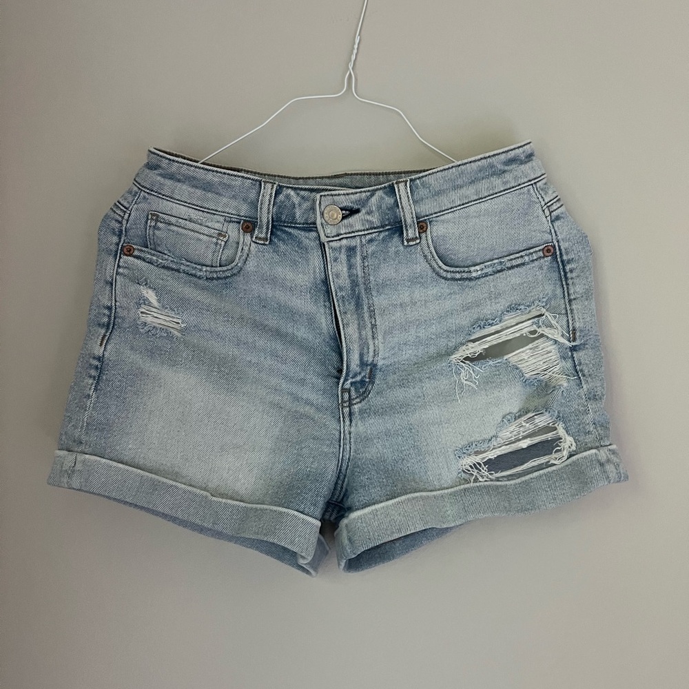 American Eagle light blue size 4 mom short